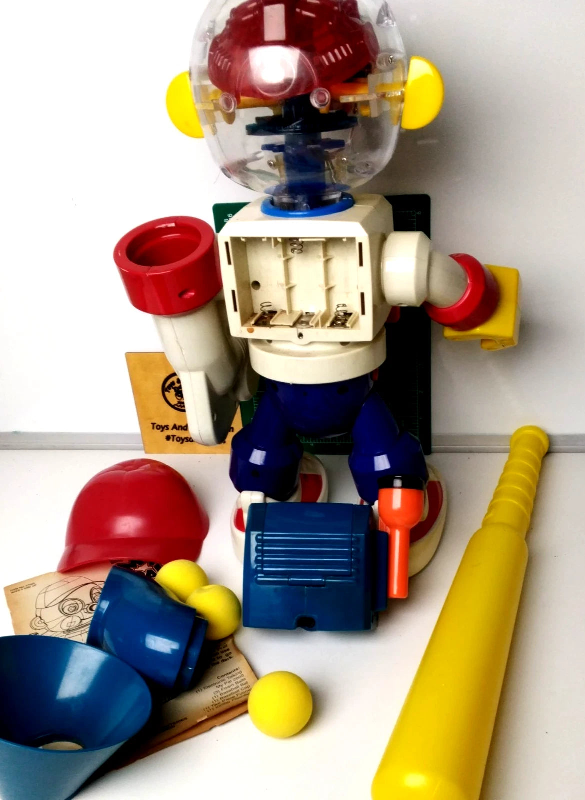 Working -Vintages My Pal Talking Toy Robot Marvel Entertainment 1999-