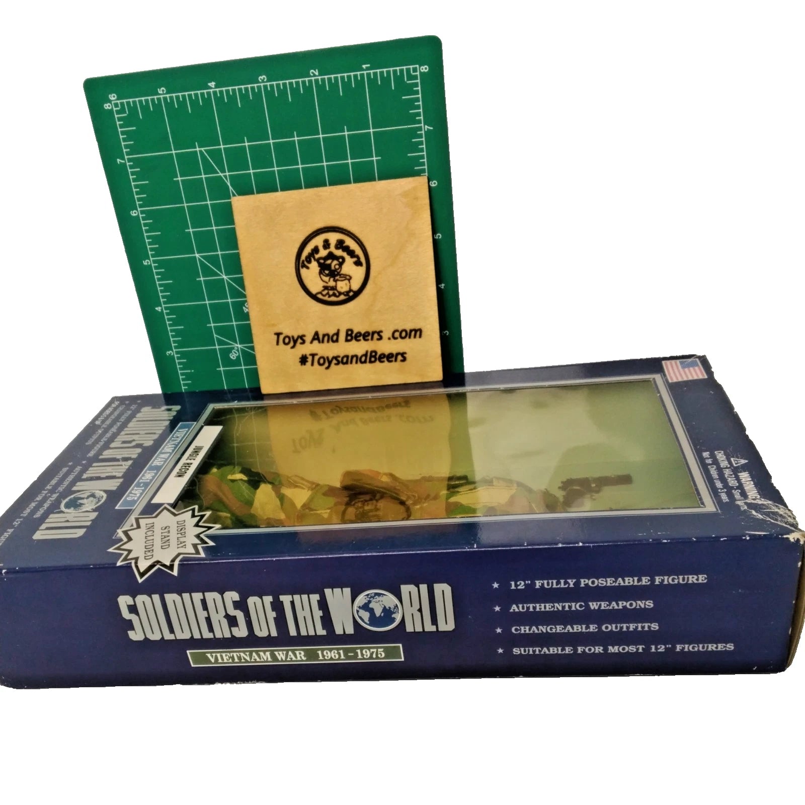 NEW Soldiers of the World Jungle Recon Vietnam War 1961-1975 with stand!