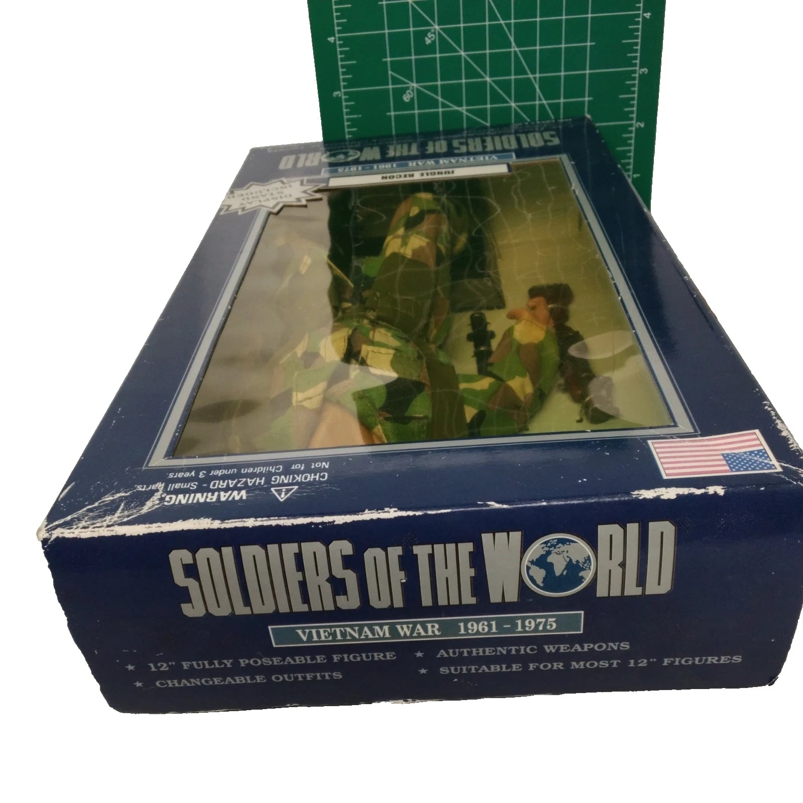 NEW Soldiers of the World Jungle Recon Vietnam War 1961-1975 with stand!